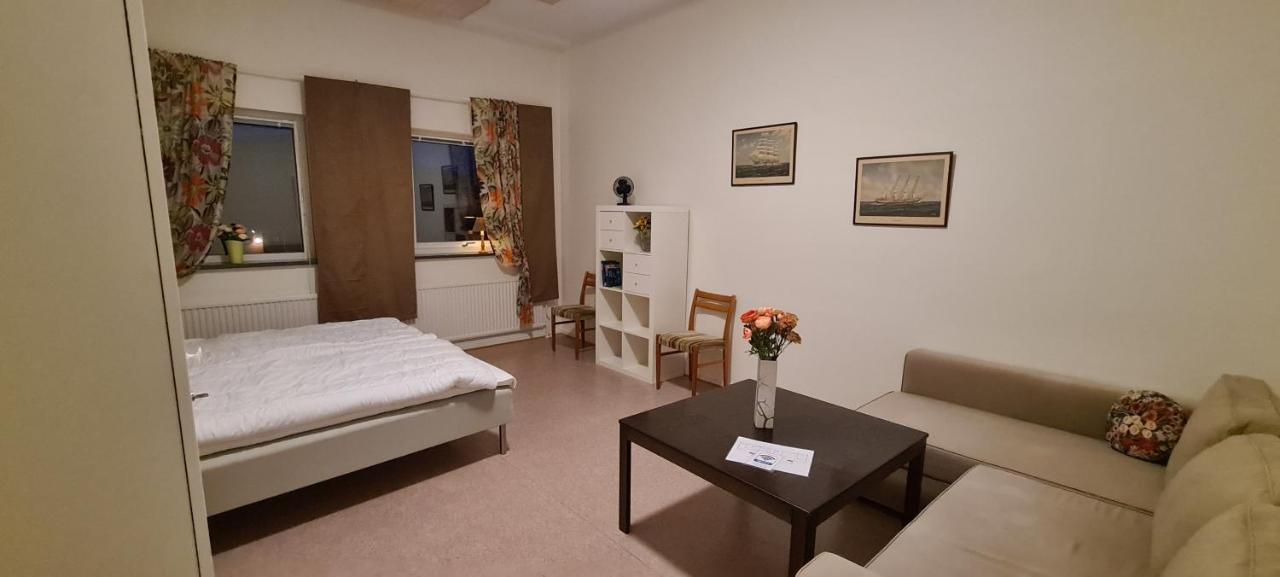 Kg Sleepover & Staellplats Karl Gustav ภายนอก รูปภาพ